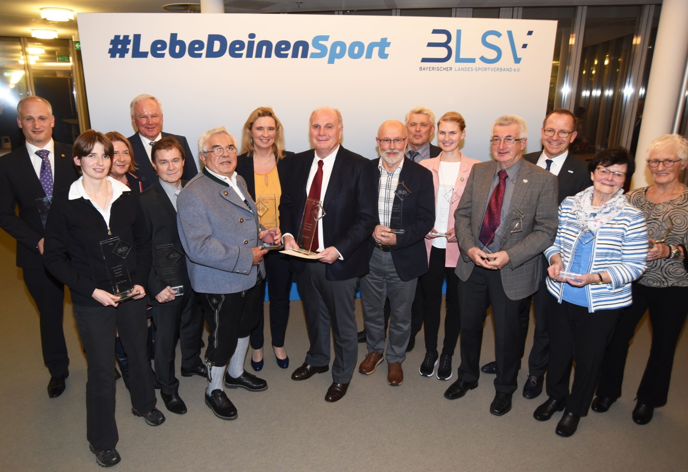 Bild 1 Ehrung Eichstetter