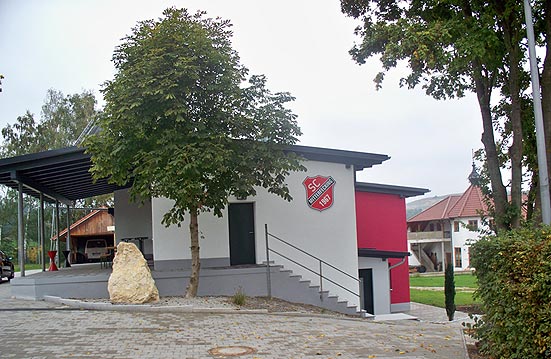 Dank 6500 unentgeltlicher Helferstunden konnte bereits am 9.10.10 das neue Sportheim eingeweiht werden.